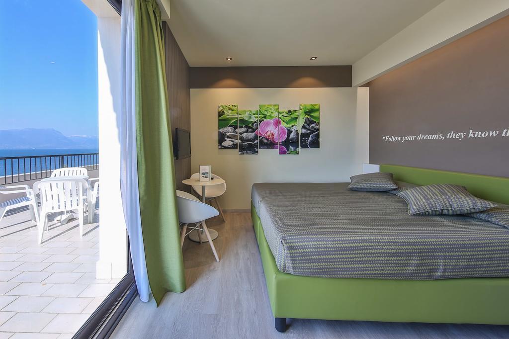 Hotel Ideal Sirmione Bagian luar foto