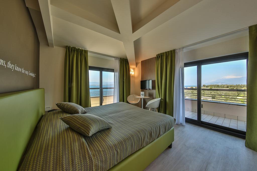 Hotel Ideal Sirmione Bagian luar foto