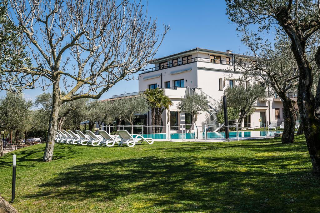 Hotel Ideal Sirmione Bagian luar foto