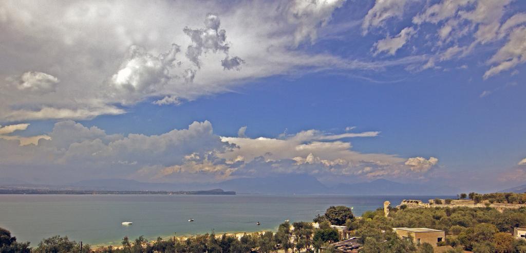 Hotel Ideal Sirmione Bagian luar foto